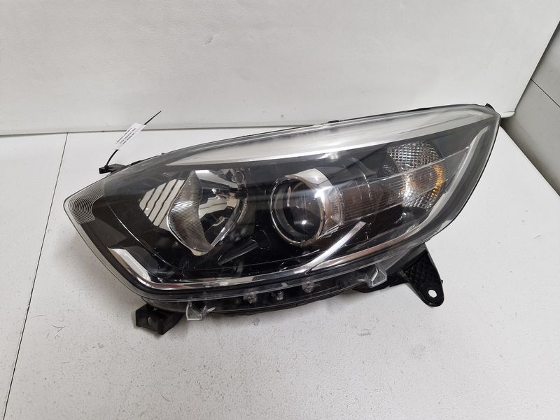 RENAULT CAPTUR 1 I LAMPA LEWY PRZÓD LEWA PRZEDNIA REFLEKTOR UK 260600093R