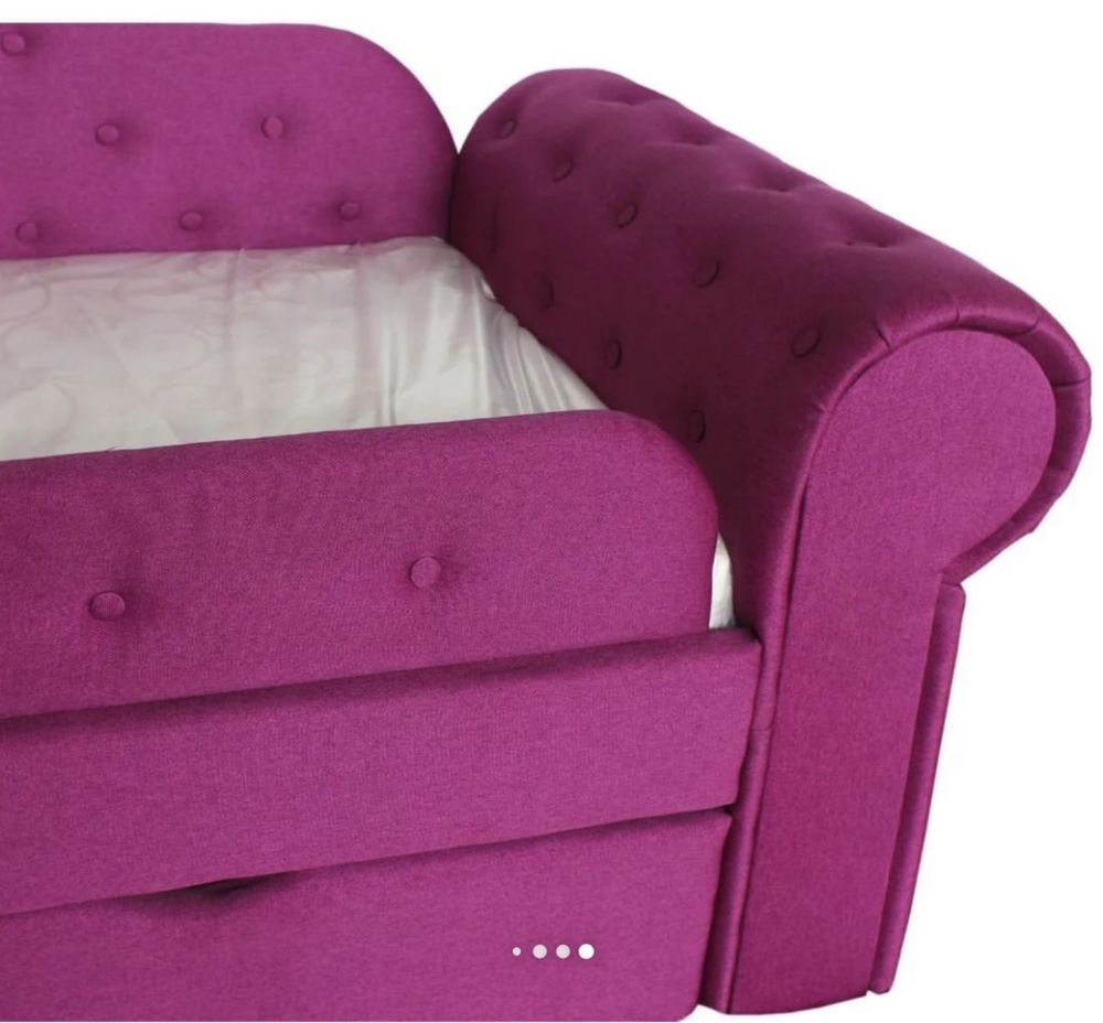 Чудове рожеве ліжко для дівчинки