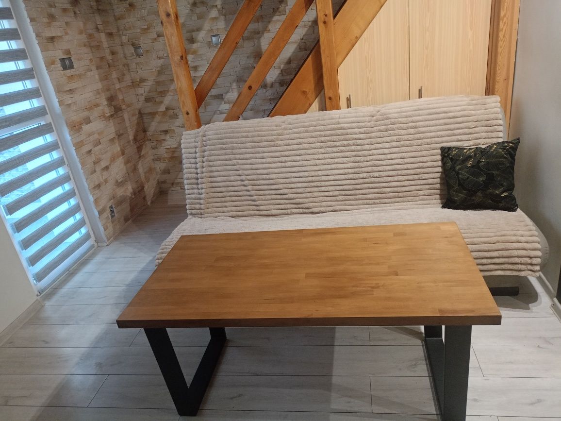 Domek z balią jacuzzi nad jeziorem w Międzybrodziu Żywieckim .