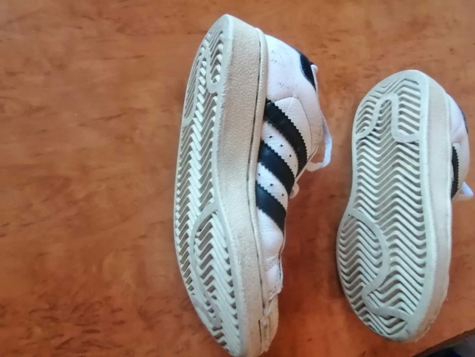 Кроссовки adidas. Вьетнам. по стельке 18-18,5см.