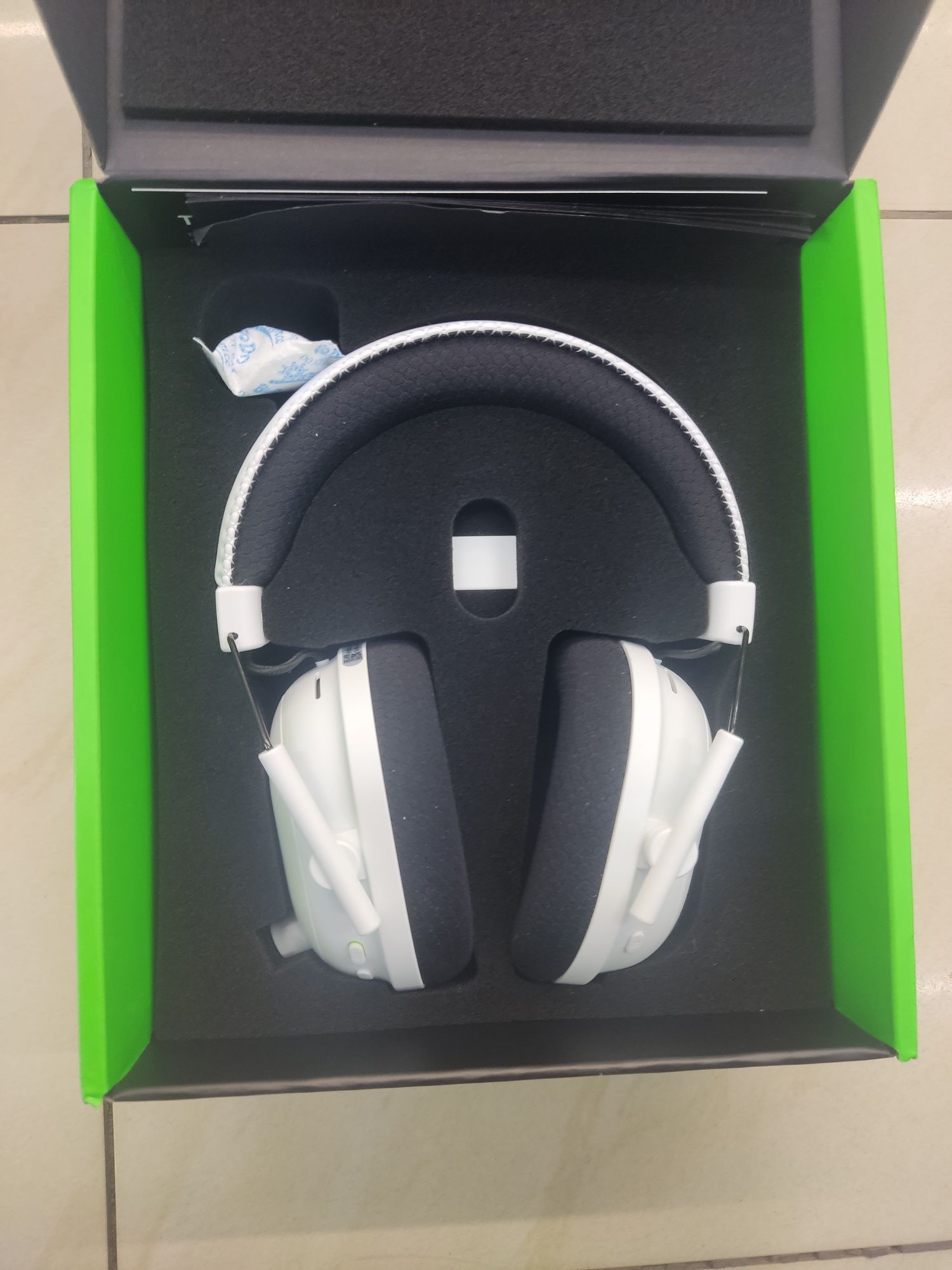 Razer Blackshark V2 PRO Wireless 2023 White (RZ04-04530200-R3M1)