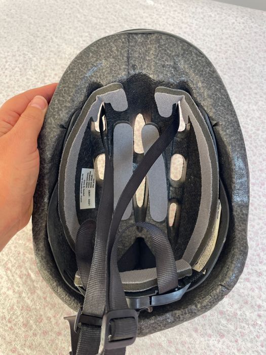 Conjunto capacete + colete refletor + proteções de criança