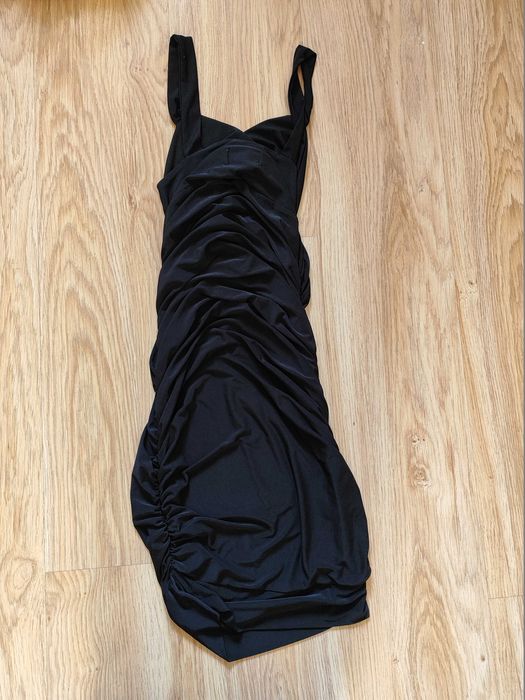 Czarna sukienka obcisła dopasowana sexi midi Honor Gold London 36