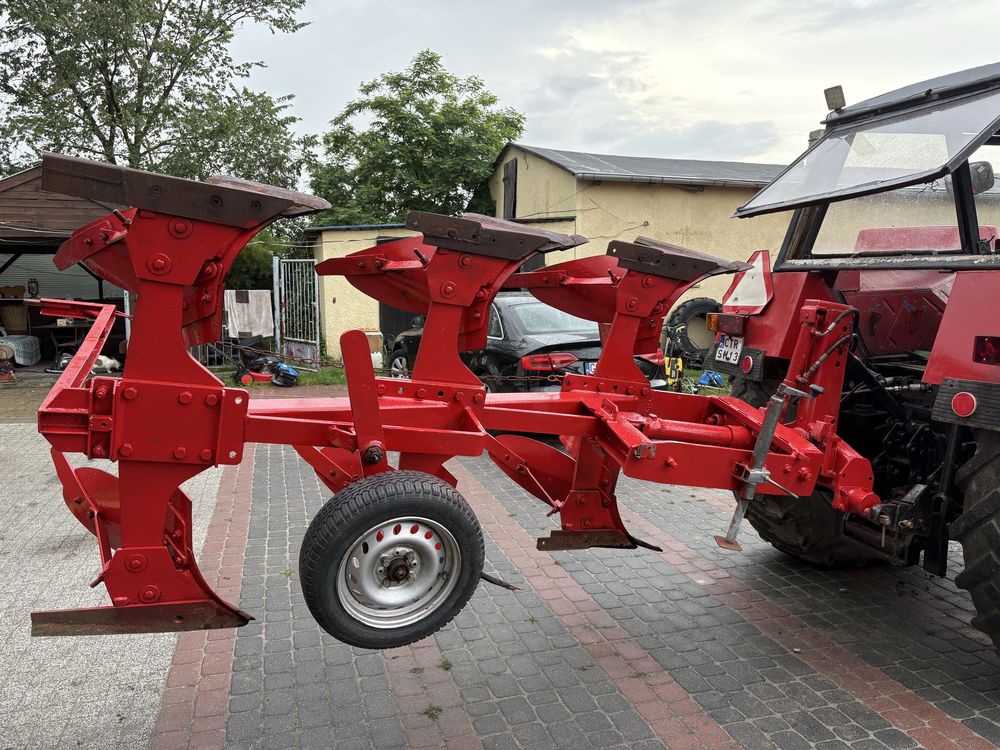 Pług 3 skibowy obrotowy