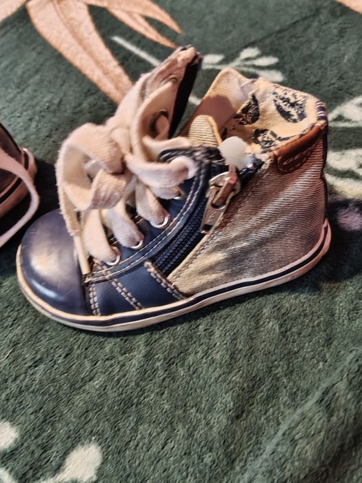 Witam sprzedam buty chłopięce jeansowe rozmiar 20