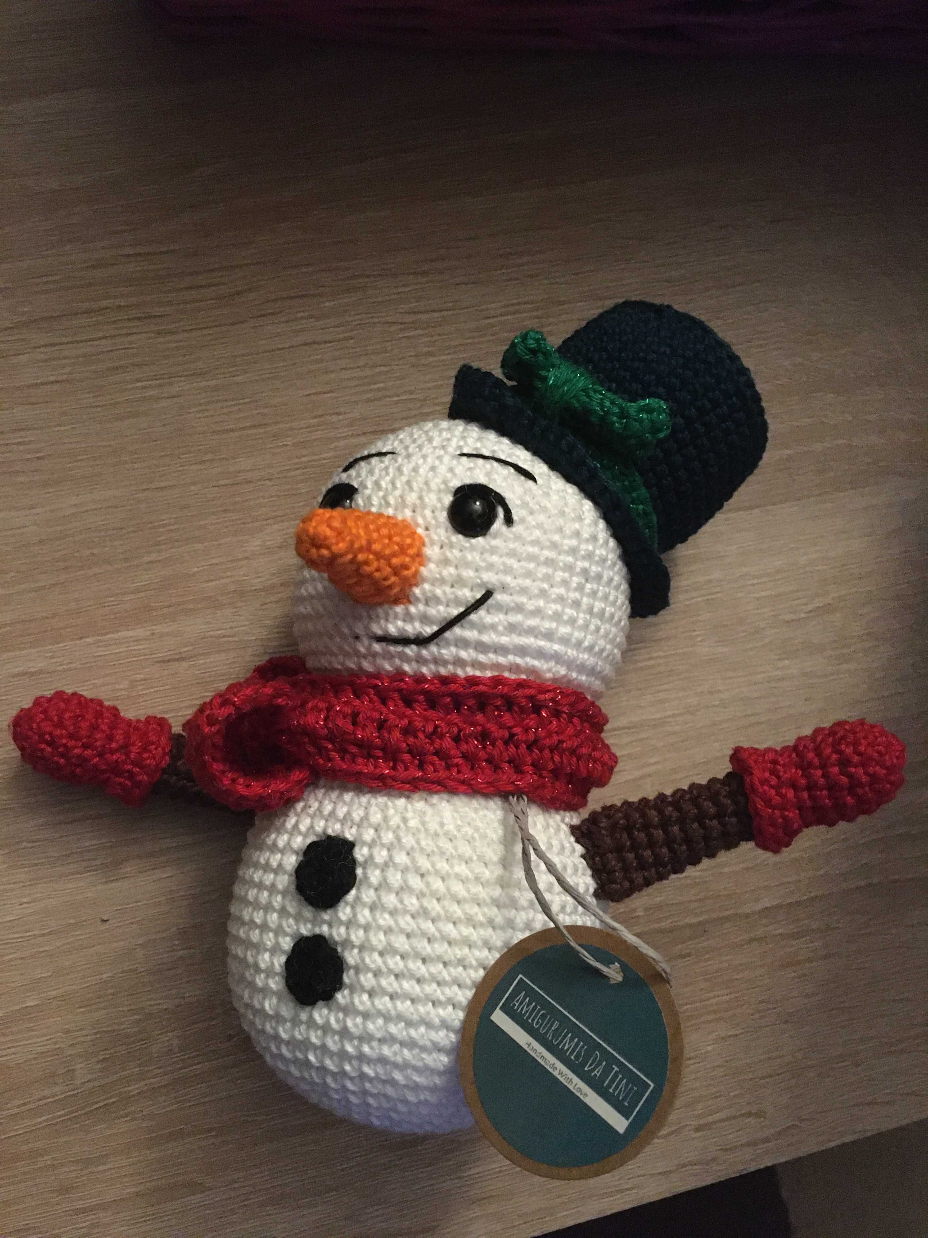 Amigurumis Boneco de Neve Dinossauro entre outros