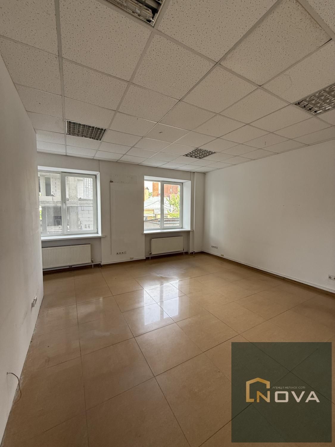 Оренда офісного приміщення 44 м² в Центрі.