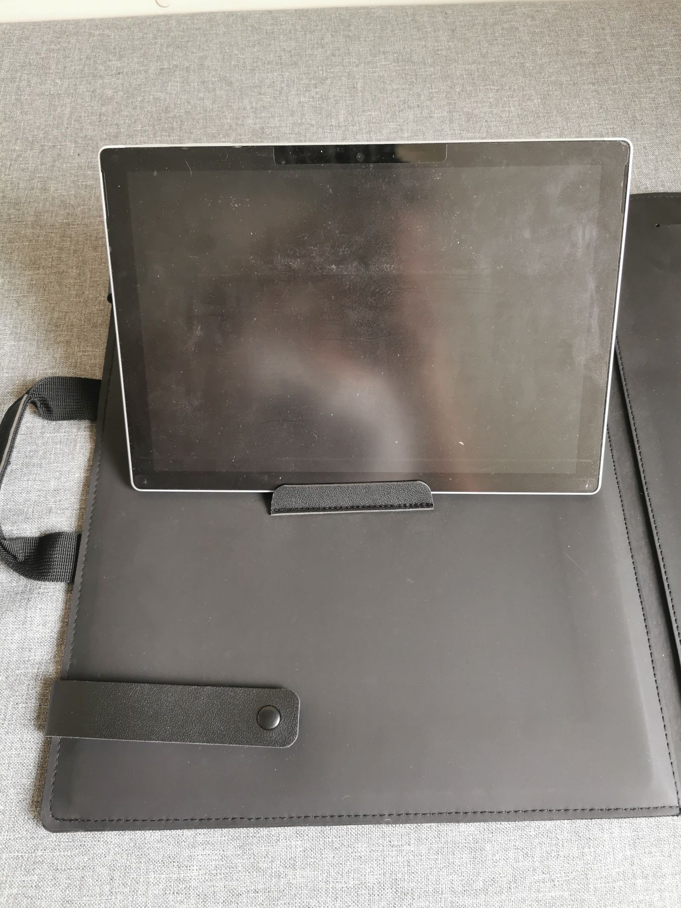 Podkładka biurowa pod laptop z kieszeniami na dokumenty