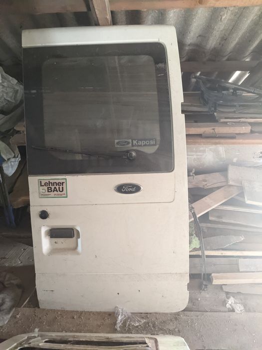 Продам двері та вікна для Ford transit 2004