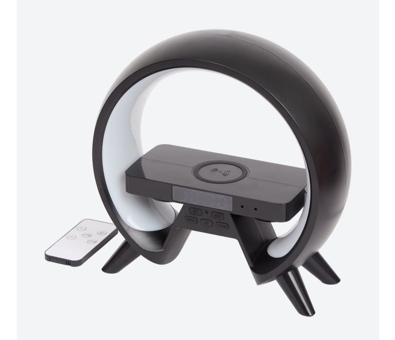 Budzik cyfrowy,lampa oraz ładowanie telefonu.