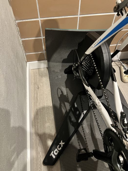 Rolo interativo Tacx Flux S