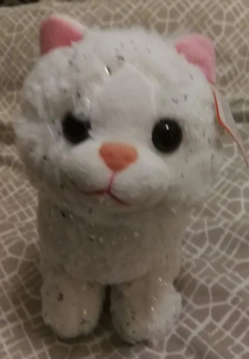 Peluche gatinho branco c/ glitter prateado 38cm canta 10 músicas e luz