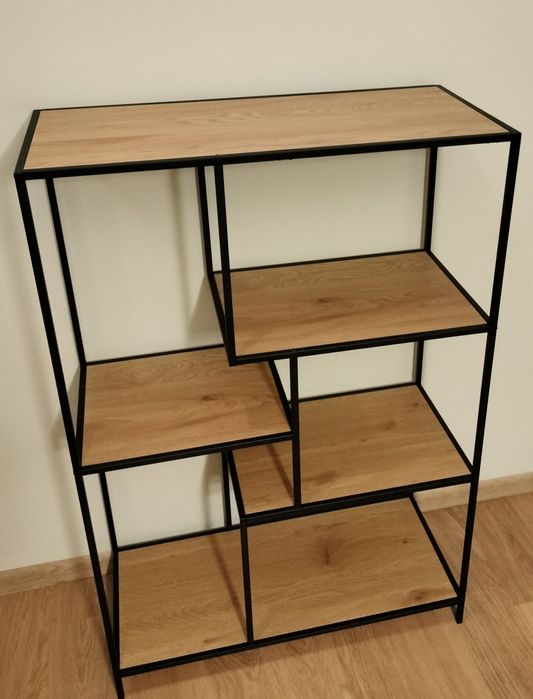 Nowoczesny regał metalowy