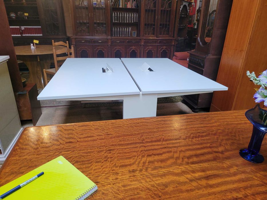 Secretária dupla ou mesa de reunião - óptimo estado