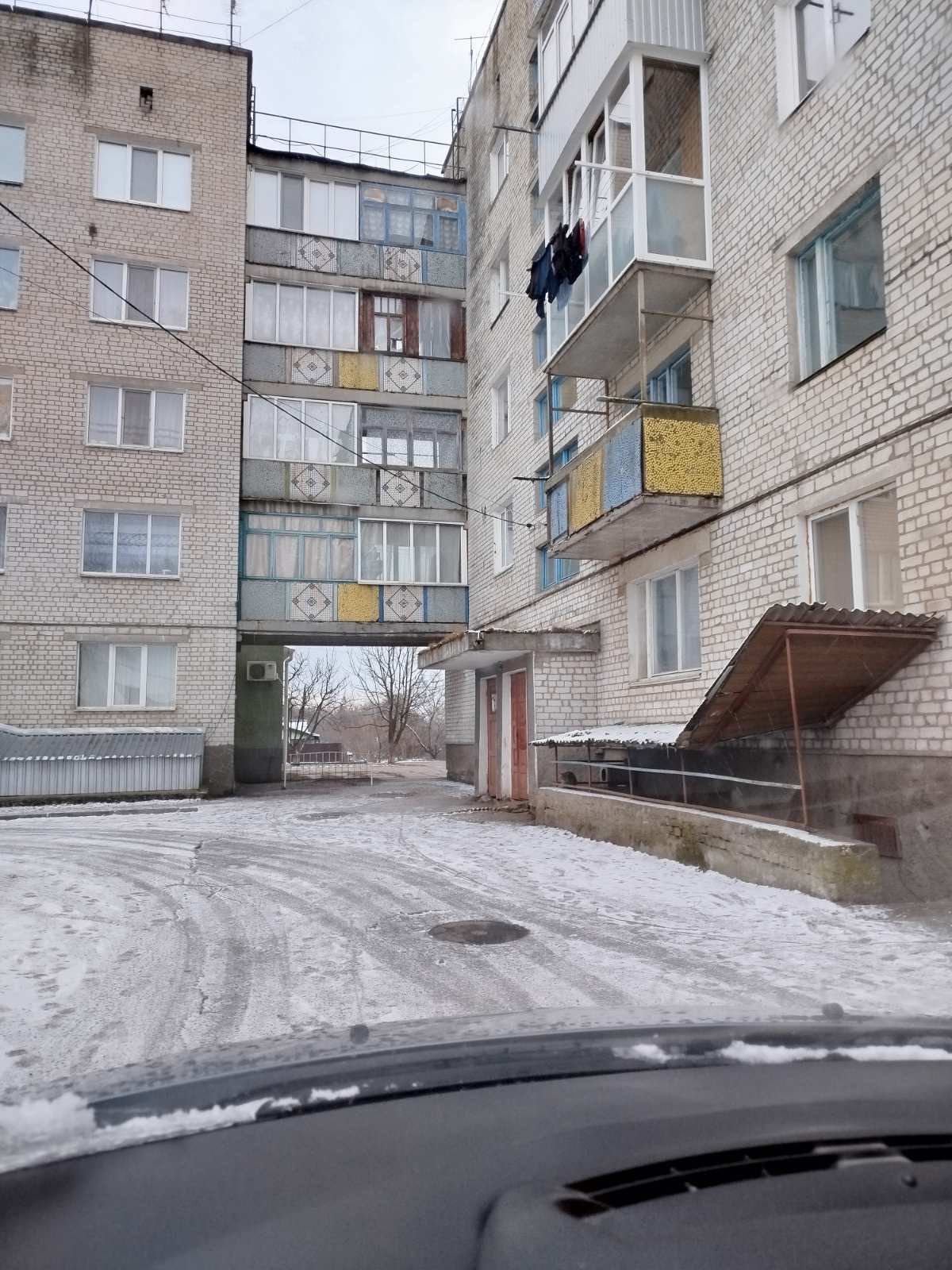 Продам 3-х кімнатну, квартиру в центрі Хорошева !