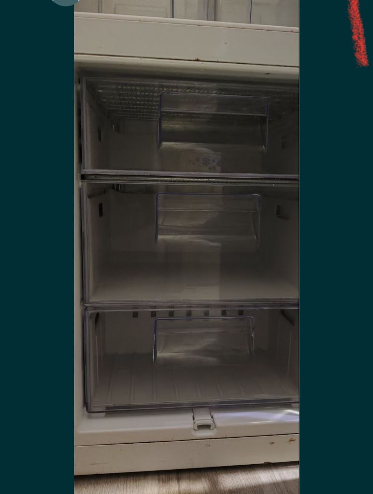 Холодильник Зануссі на Науковій