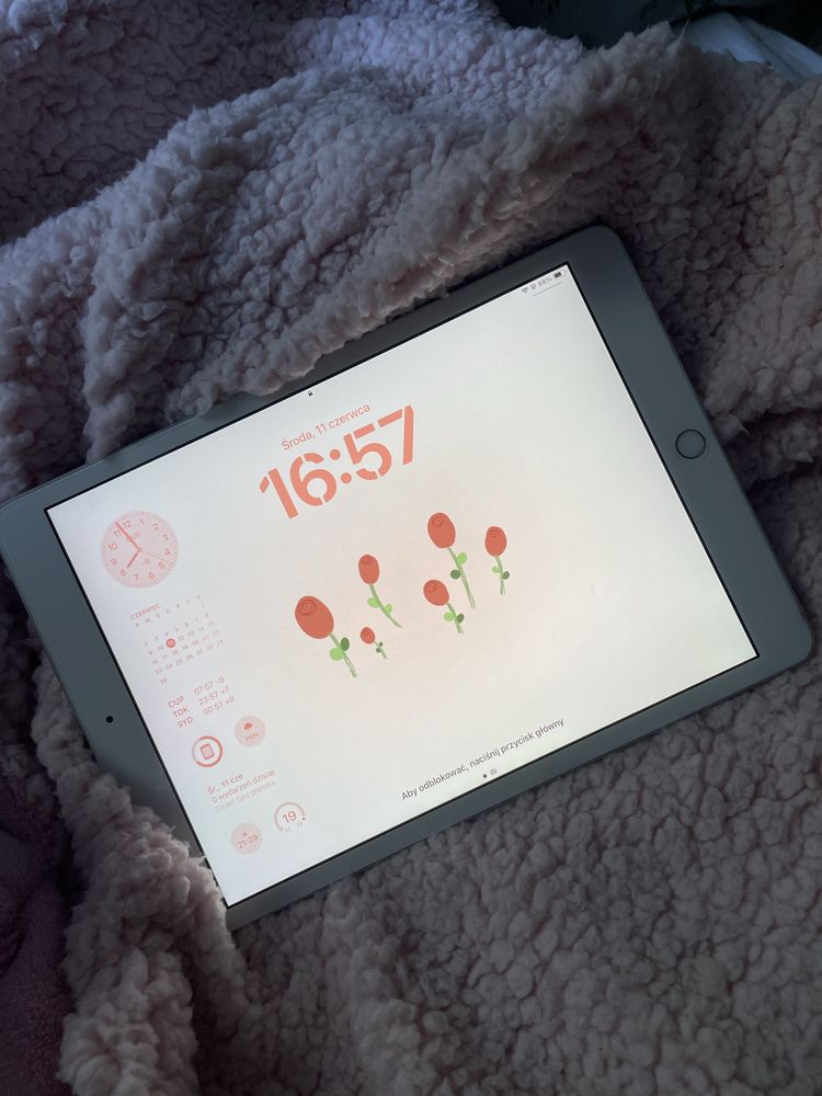 Ipad 7 generacji 32gb 10,2” jak nowy z akcesoriami silver