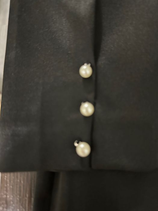 Чорна сукня з перлинками