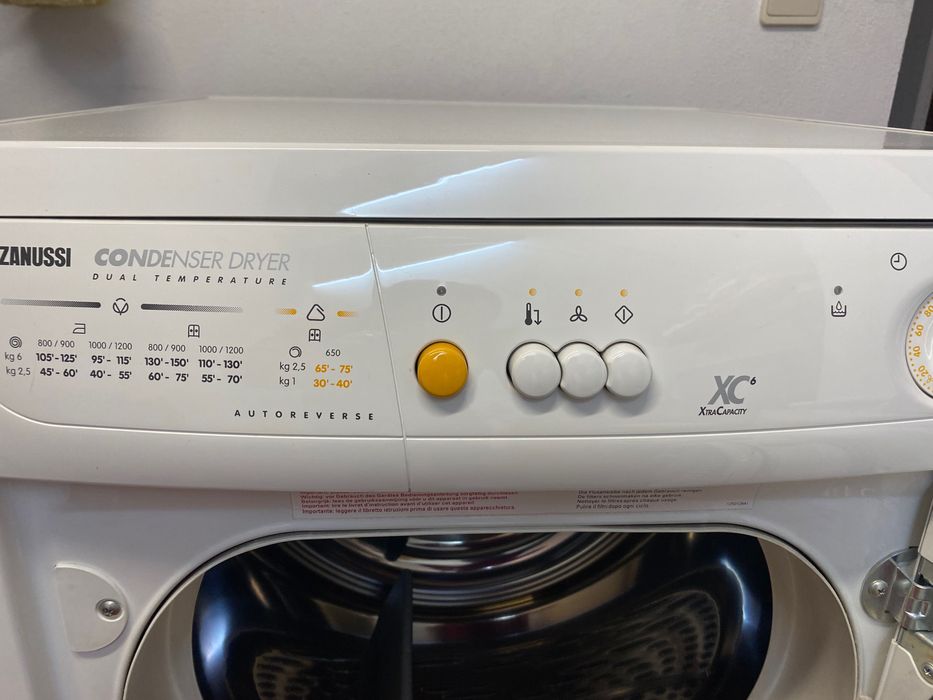Máquina de secar roupa zanussi