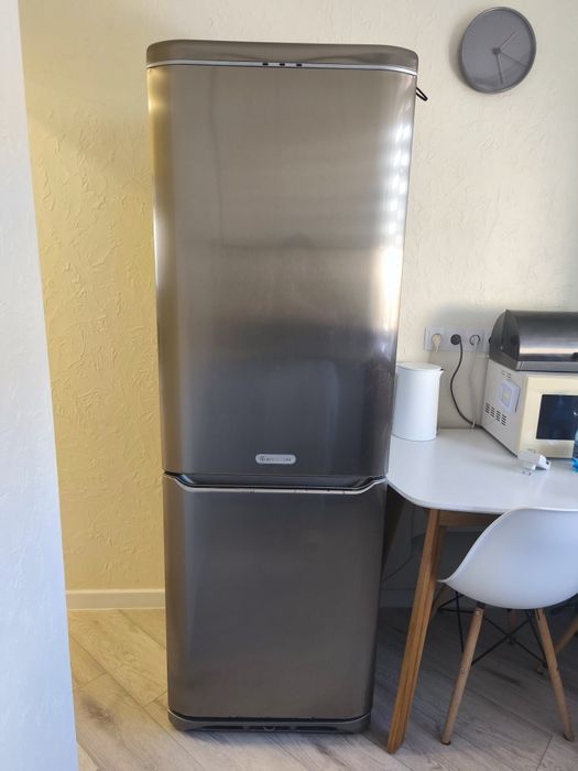 Холодильник Ariston