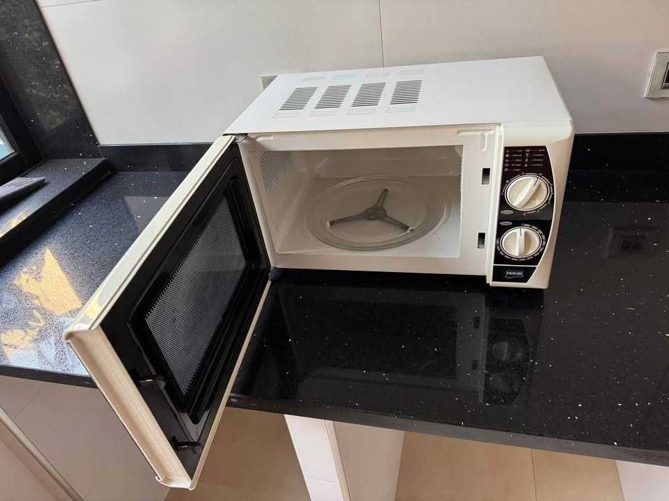 Micro ondas ,FairLine como novo