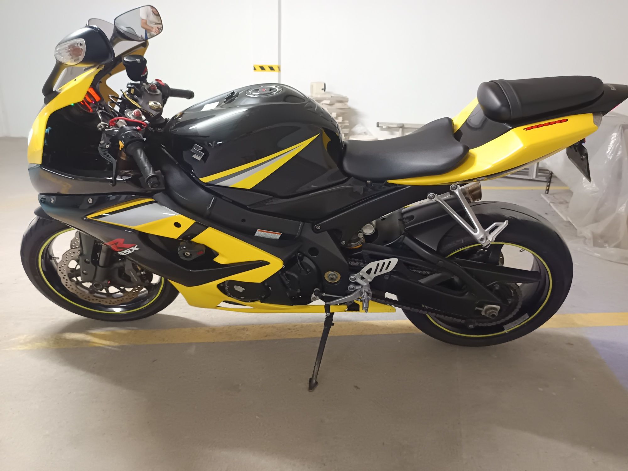 Suzuki gsrx1000 K5