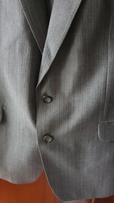 Отдам даром мужской костюм