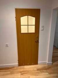 Drzwi lewe wewnętrzne drewnopodopne z klamką
