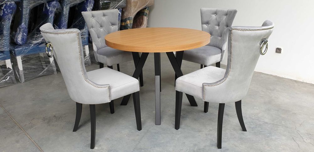 Krzesło do salonu jadalni beżowe wygodne z kołatką pikowane Producent