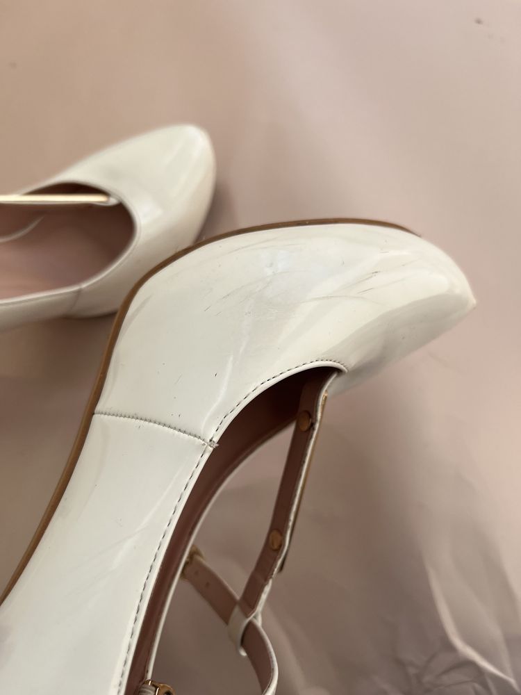 Білі шкіряні туфлі (одягала на весілля) 40 розмір
