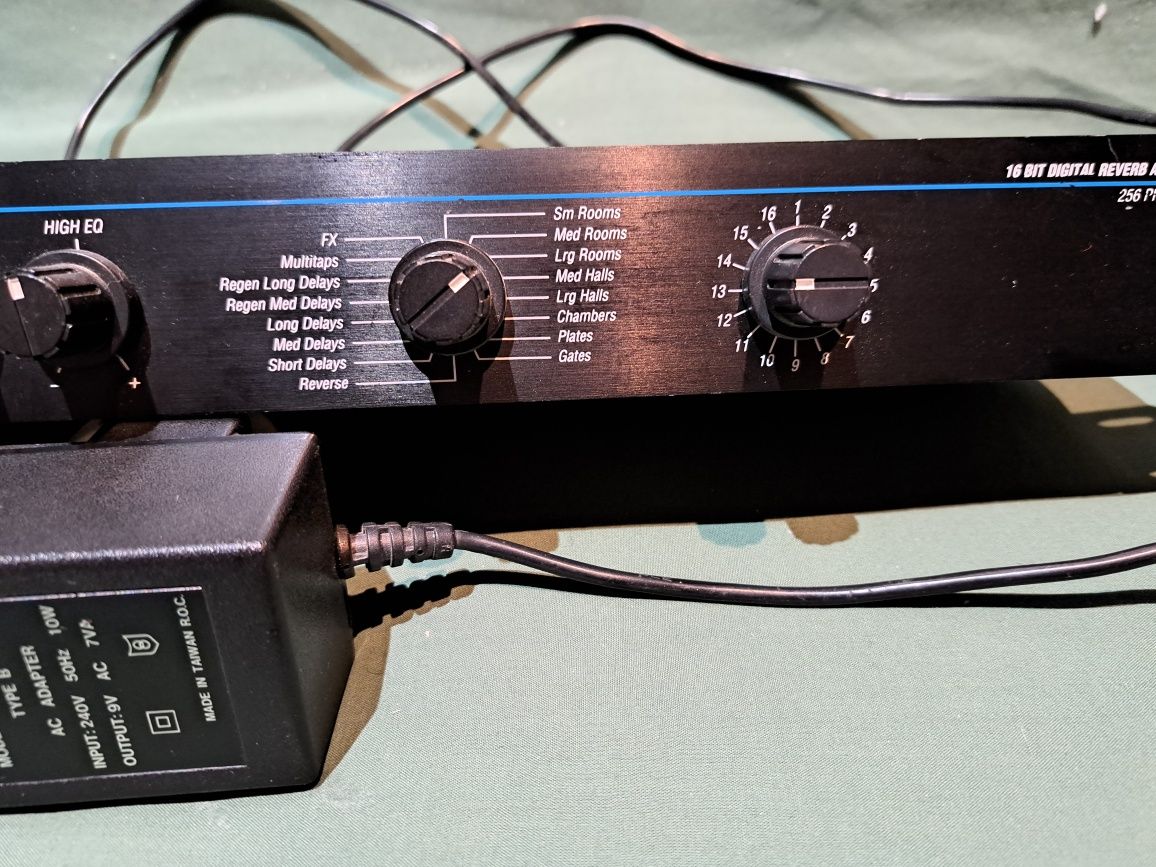 Mikroverb 111 Alesis reverb delay