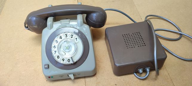 Telefone antigo com acessório