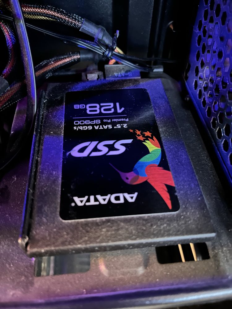 Komputer do gier RGB I3/8GB/SSD/R9 2GB DDR5
