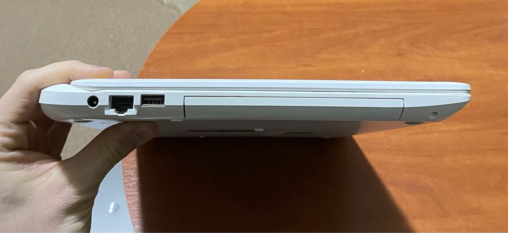Ноутбук Toshiba Satellite L50-B-1TX 15.6"/4GB RAM/120GB SSD! N2016