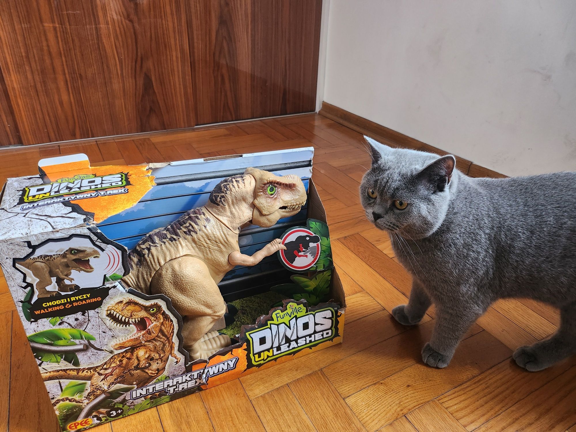 Interaktywny dinozaur T Rex chodzi i ryczy