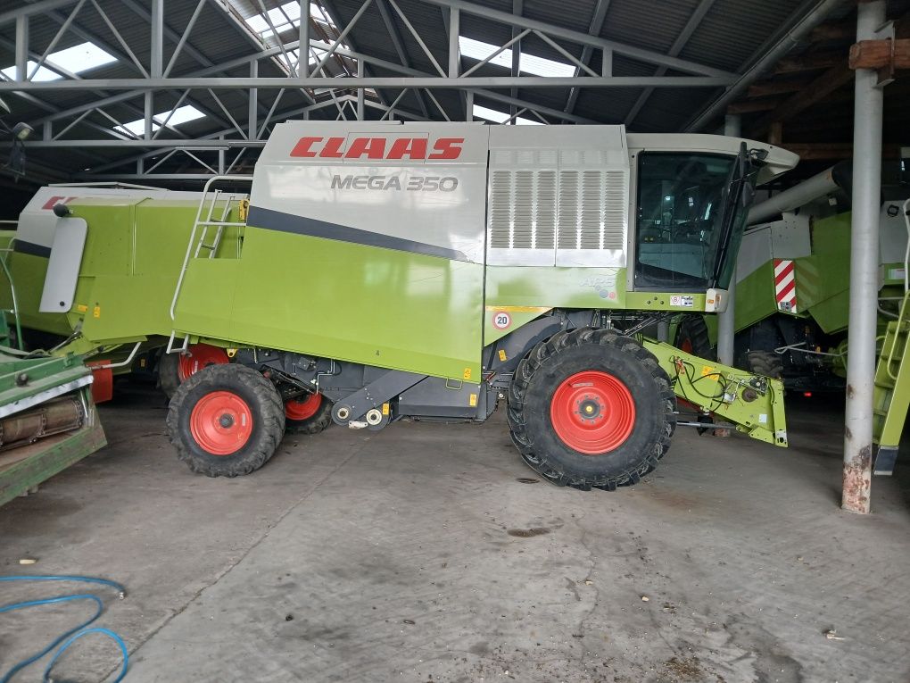Claas Mega 350  dominator