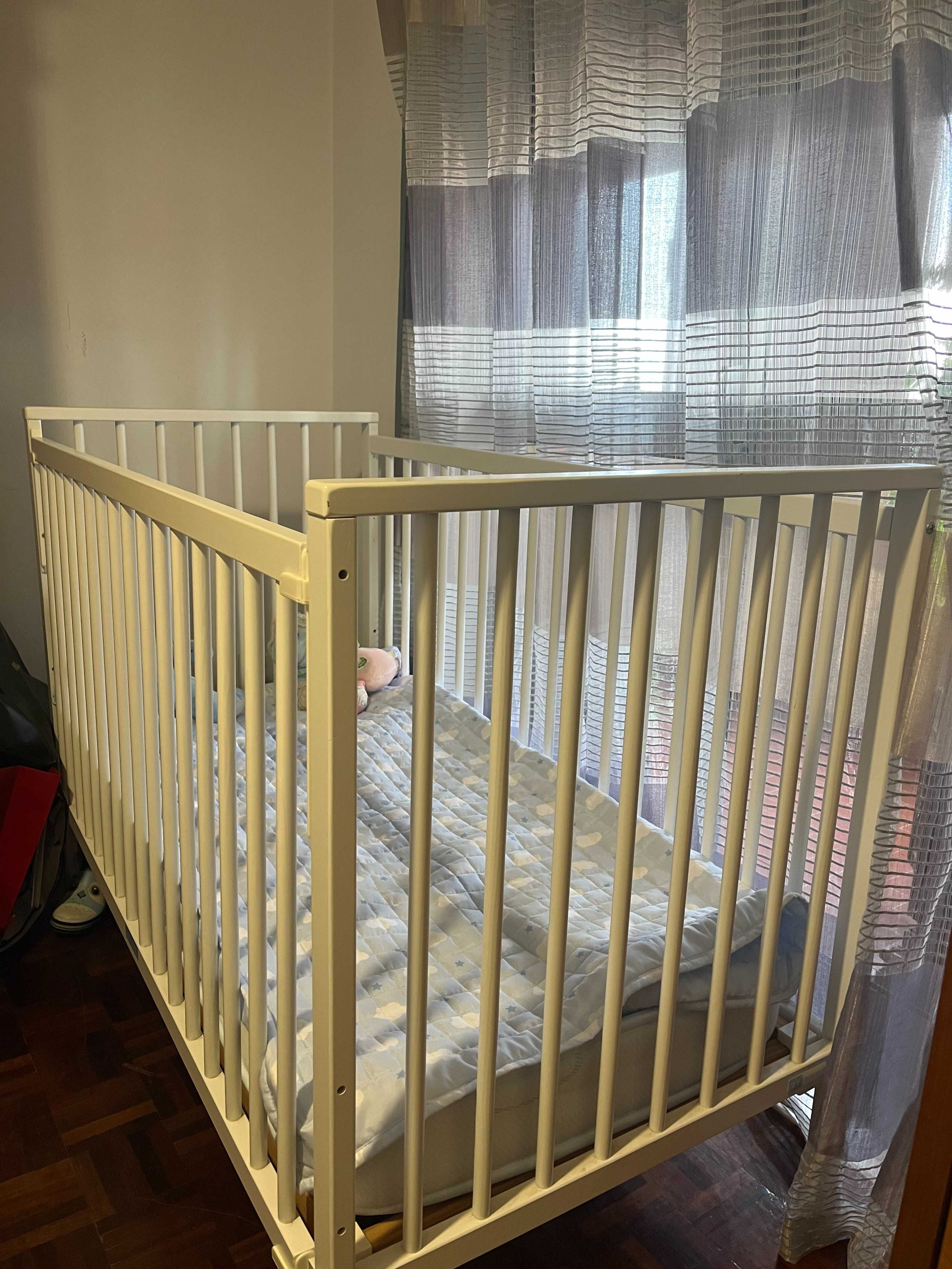 Cama bebé branca