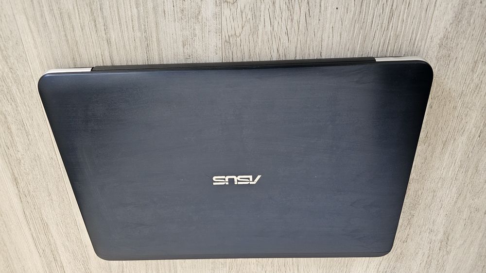 Portátil Asus i7