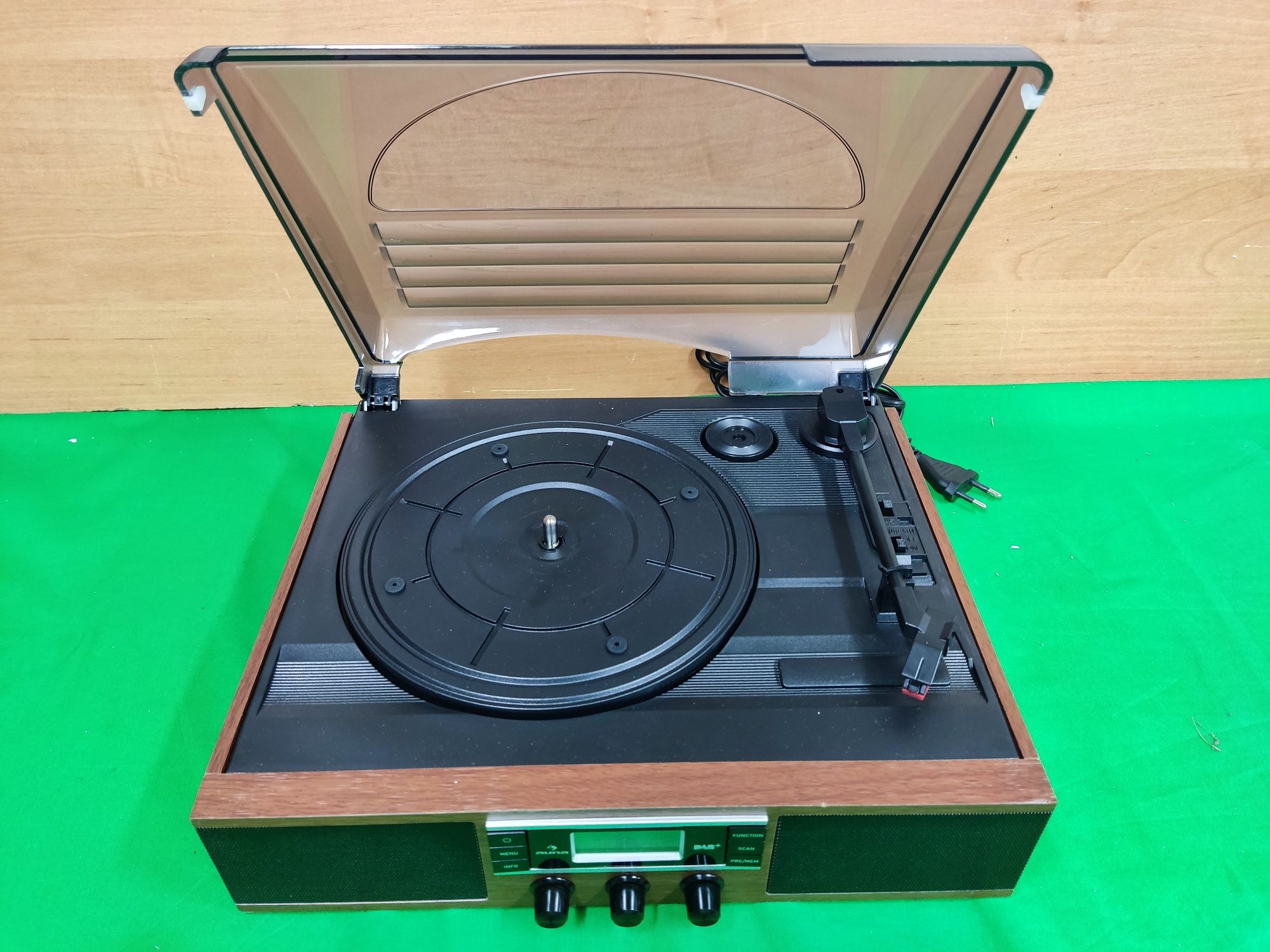 TT-138 DAB, gramofon, DAB + / FM, napęd pasowy, 33/45 obr./min