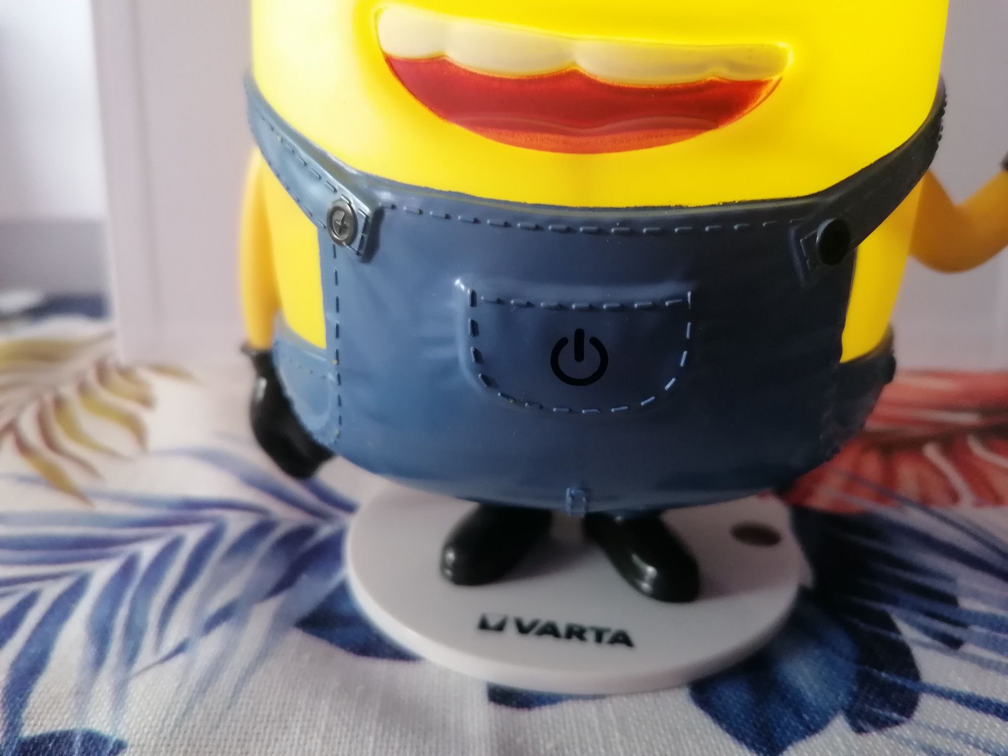 Minionek lampką swiecaca