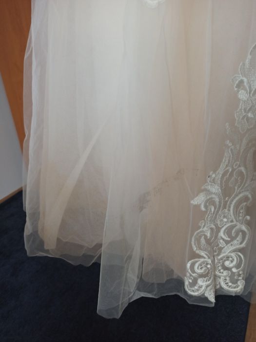 Kremowa suknia ślubna piekna