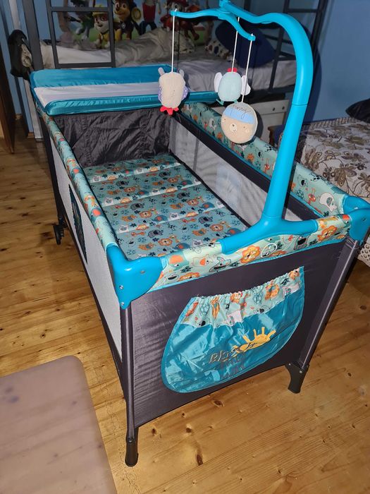 łóżeczko turystyczne z torbą, przewijak , karuzela