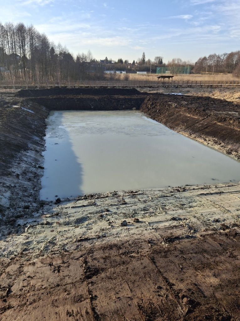 Kopanie stawów i rozbiórki budynków.