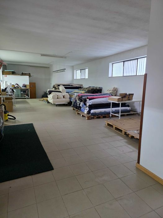 Arrenda-se/Armazém em Barcelos (200mts2)