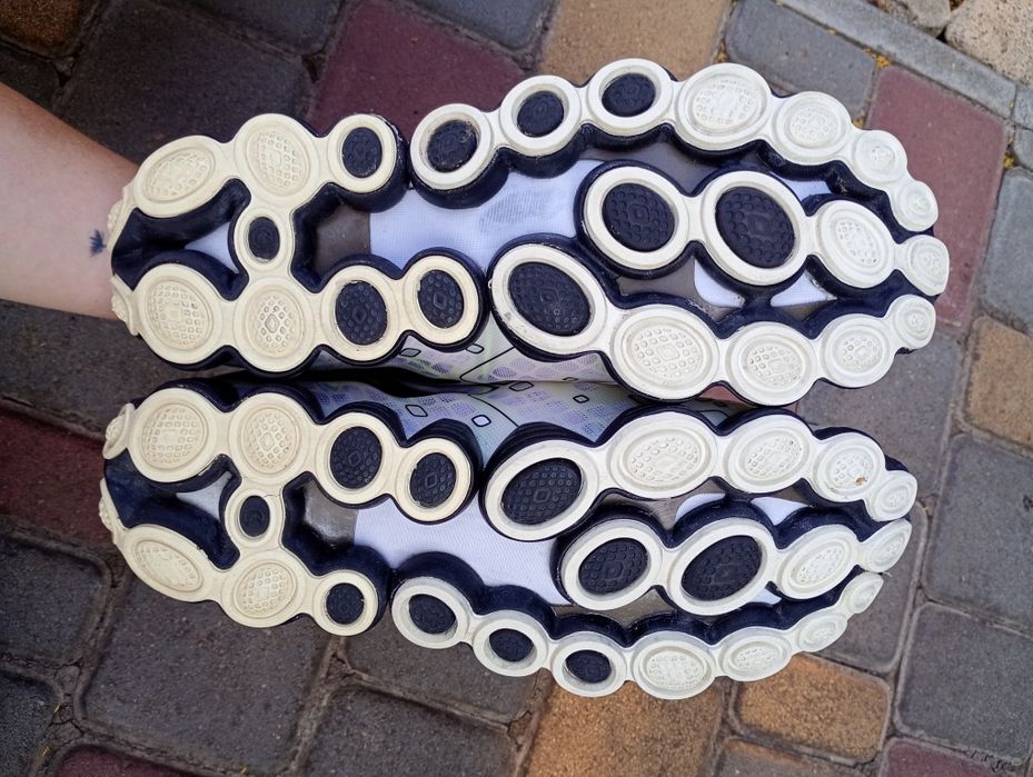 Кросівки Brooks Nuero 44 / 44,5