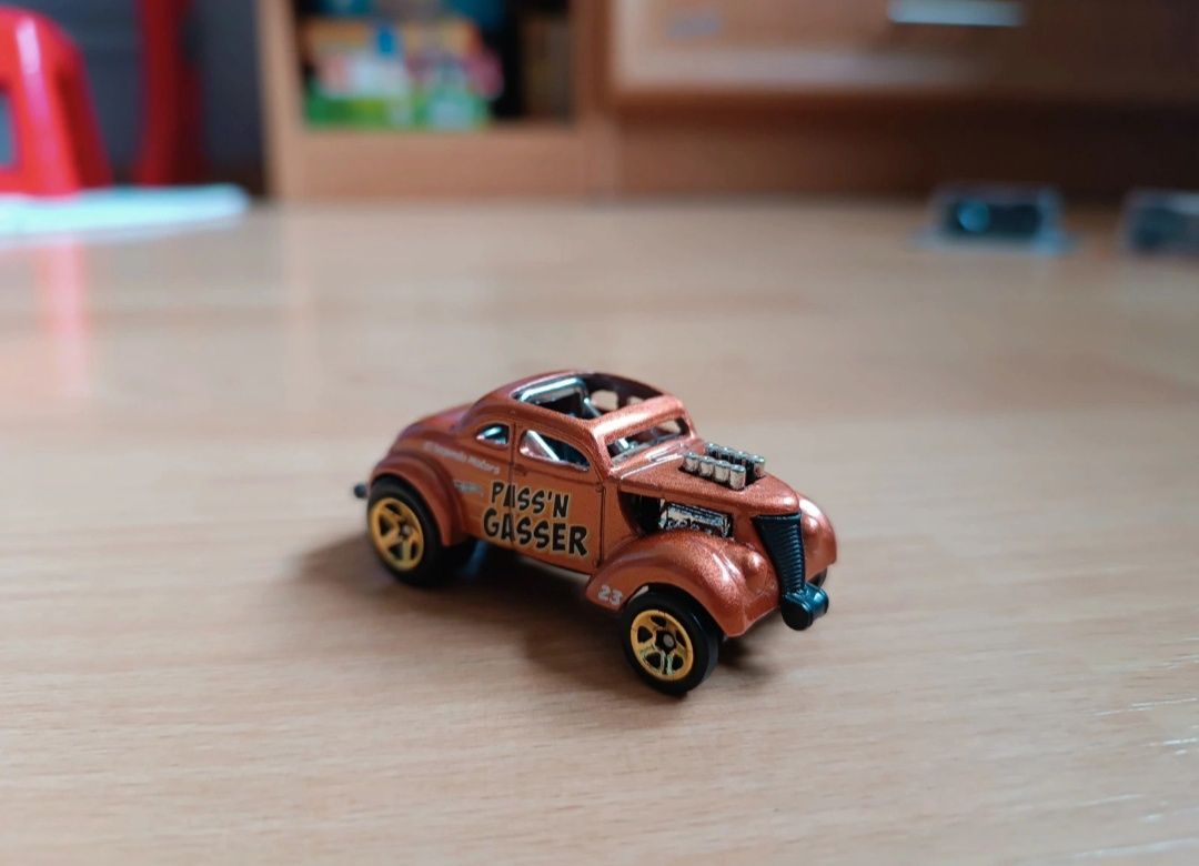 Pass 'n' gasser hot wheels