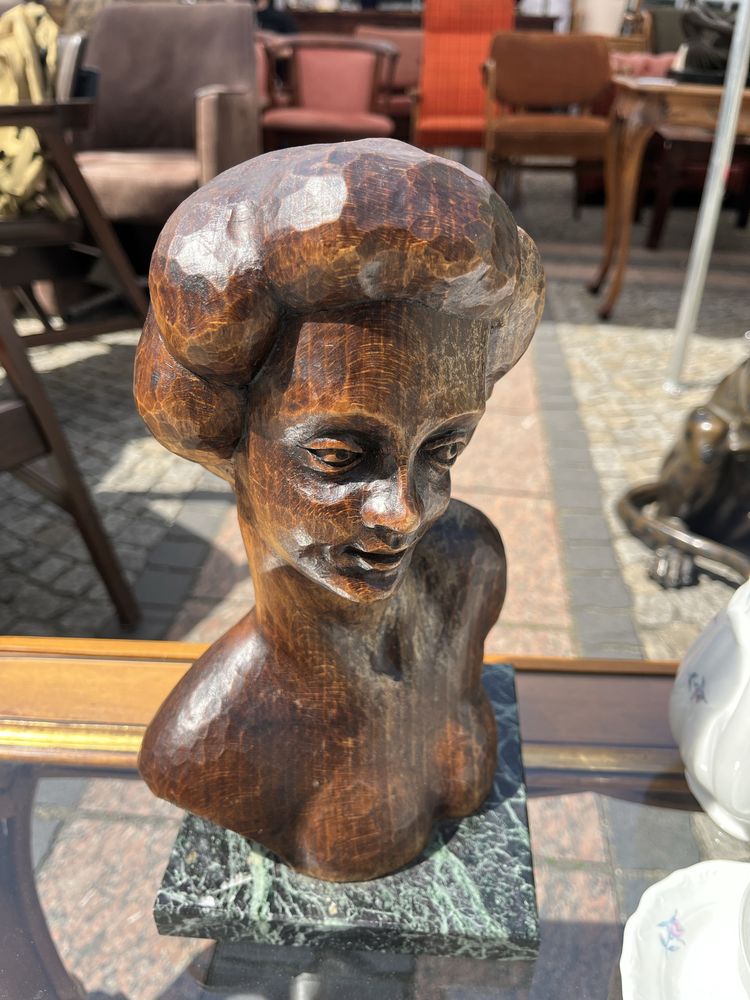 Popiersie kobiety , rzezba z drewna sygnowana