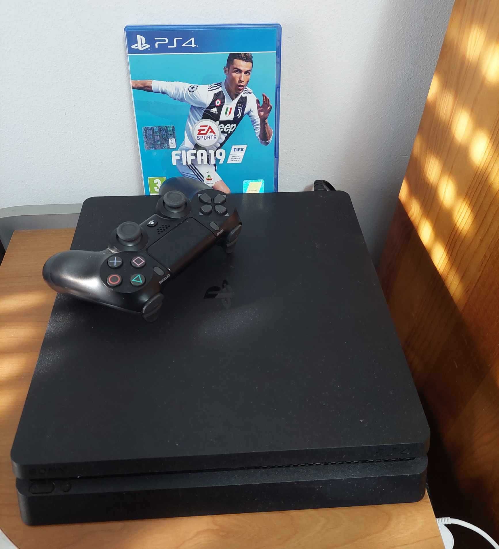 Ps4 Slim de 500 GB com 1 Comando e Fifa 19