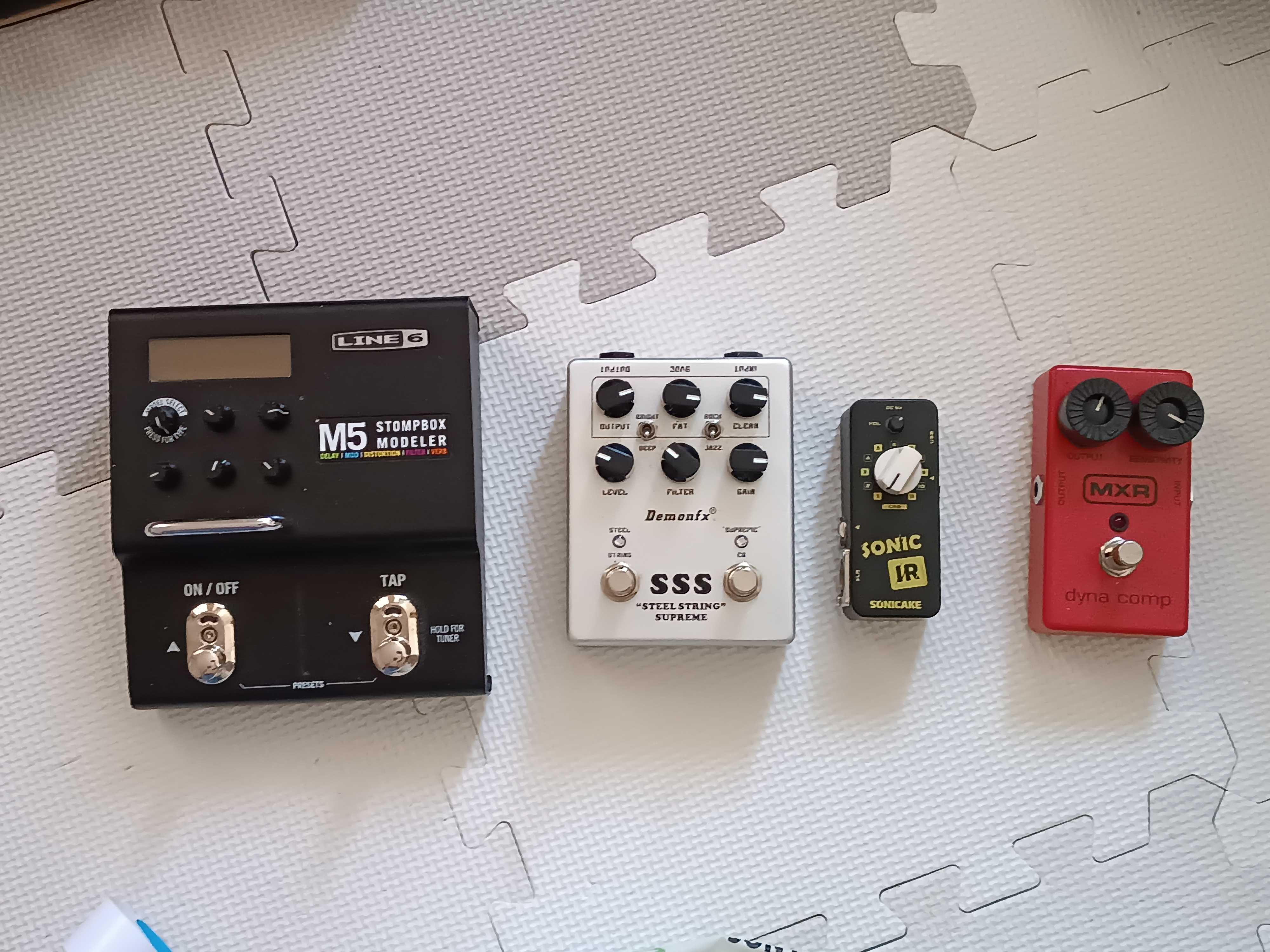 Pedais DemonFX Steel String Supreme e MXR DynaComp