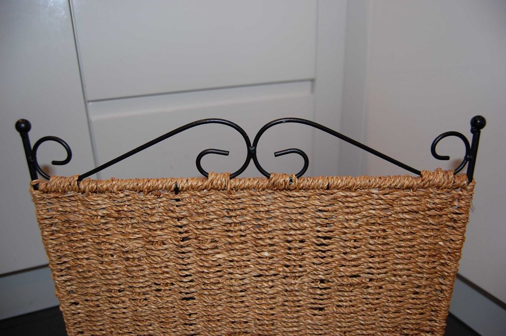 Gazetnik, stojak na gazety z trawy morskiej